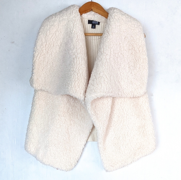 Ana Cream Faux Fur Sweater Vest 